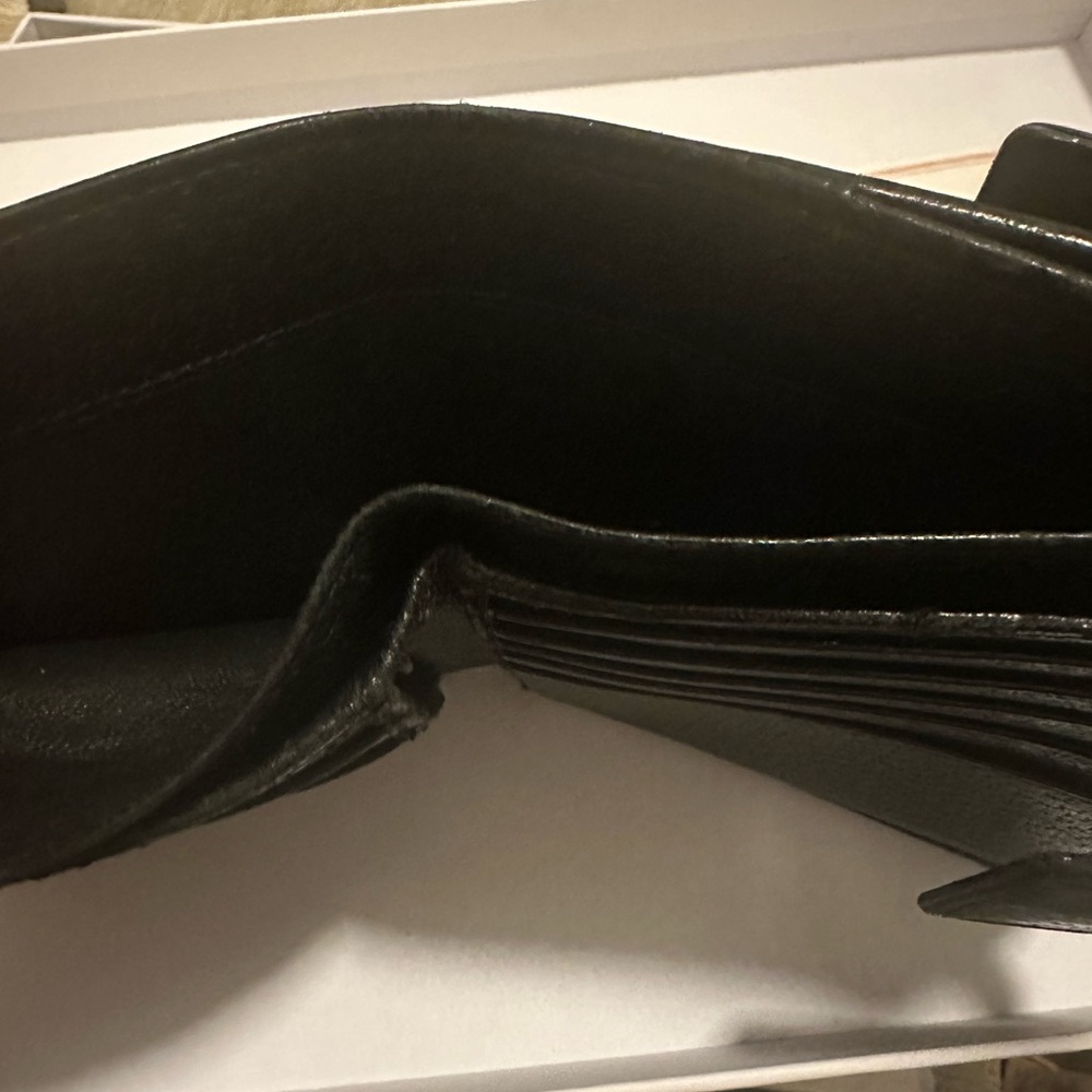Gucci Eclipse Insignia Wallet - Picture 10 of 12